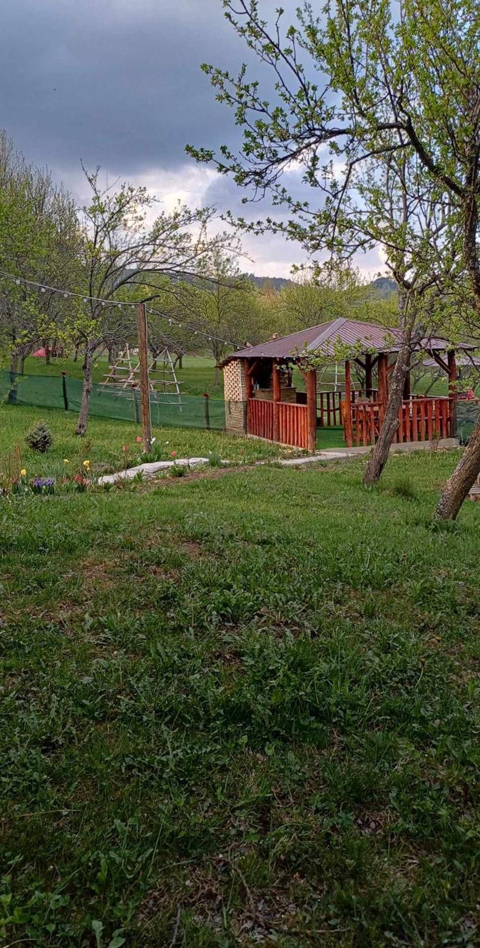 La Tataie Nucsoara Hotel Exterior photo